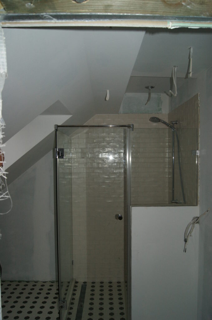kabina prysznicowa na poddaszu