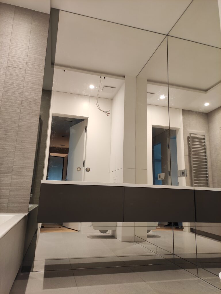 lustro srebrne jasne łazienka